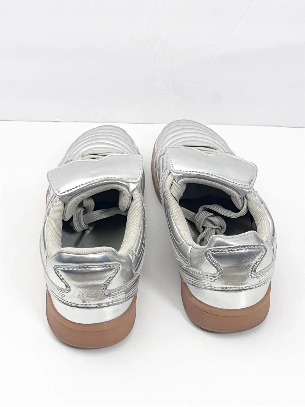 STEVE MADDEN Madrid Silver Metallic Lace Up Sneakers Shoes Size 7.5 Retro Casual